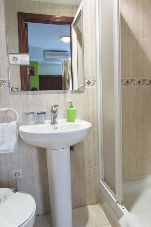 Hostal Nuevas Naciones Granada Ngoại thất bức ảnh